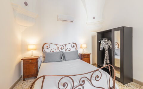 Dimora Storica: Interieur Ontwerp, Flooring, Verdieping, Meubilair, Plafond, Kamer, Appartement, Cabinetry, Slaapkamer, Bed