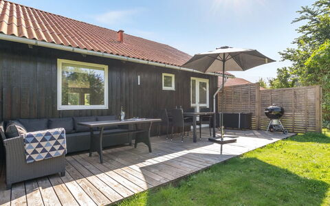 Arise - 700M from the Sea: Dak, Huis, Land Lot, Huis, Verblijf, Landgoed, Garden Gebouwen, Schaduw, Blokhut, Landscaping
