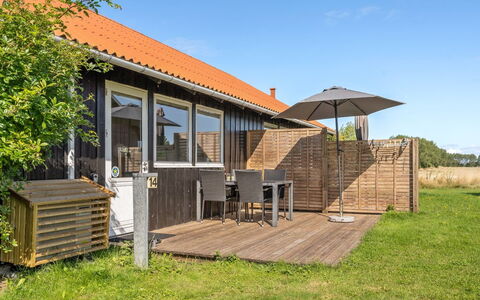 Arise - 700M from the Sea: Dak, Huis, Land Lot, Huis, Verblijf, Landgoed, Garden Gebouwen, Schaduw, Blokhut, Landscaping