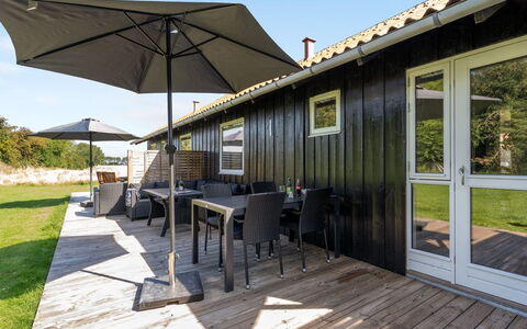 Arise - 700M from the Sea: Dak, Huis, Land Lot, Huis, Verblijf, Landgoed, Garden Gebouwen, Schaduw, Blokhut, Landscaping