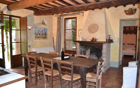 Appartamento Pietra Viva, Wifi, Near Perugia: Meubilair, Flooring, Hout, Stoel, Tafel, Interieur Ontwerp, Keuken En Eettafel, Verdieping, Eetkamer, Kamer