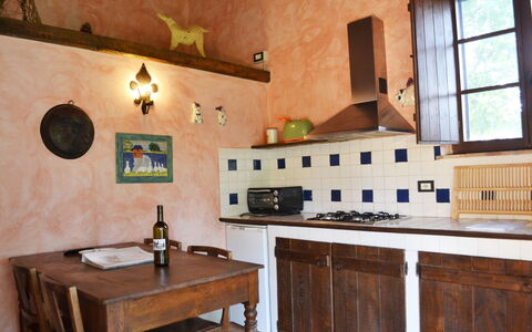 Appartamento Scuderia Del Borgo, Wifi, Perugia: Interieur Ontwerp, Flooring, Meubilair, Hout, Keuken, Verdieping, Kamer, Countertop, Plafond, Verlichting