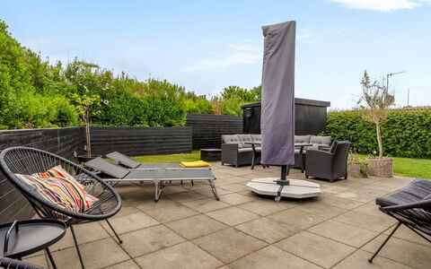 Manina - 230M from the Sea: Meubilair, Interieur Ontwerp, Flooring, Verdieping, Plafond, Kamer, Stoel, Tafel, Appartement, Keuken En Eettafel
