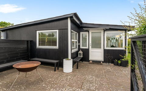 Manina - 230M from the Sea: Meubilair, Interieur Ontwerp, Flooring, Verdieping, Plafond, Kamer, Stoel, Tafel, Appartement, Keuken En Eettafel