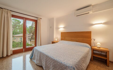 Cas Padrins de Santanyi: Interieur Ontwerp, Flooring, Meubilair, Verdieping, Hout, Bed, Plafond, Slaapkamer, Kamer, Verlichting