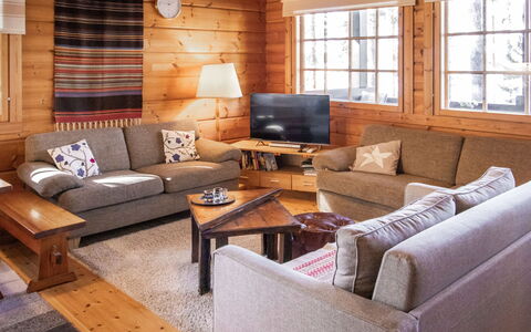 Pirkonlahti: Meubilair, Hout, Interieur Ontwerp, Flooring, Bankstel, Verdieping, Woonkamer, Plafond, Huis, Kamer