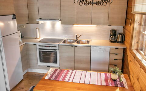 Pirkonlahti: Keuken, Toestel Van De Keuken, Countertop, Major Appliance, Hout, Flooring, Meubilair, Interieur Ontwerp, Gootsteen, Cabinetry