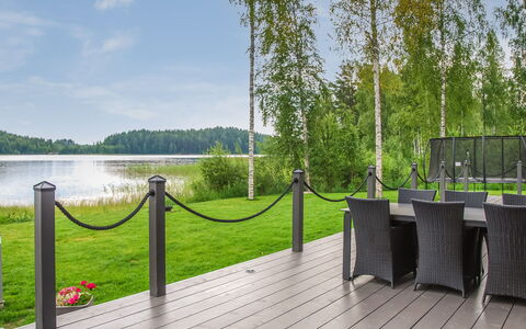 Villa Karhenhelmi: Meubilair, Interieur Ontwerp, Flooring, Verdieping, Tafel, Plafond, Keuken En Eettafel, Verlichting, Stoel, Huis