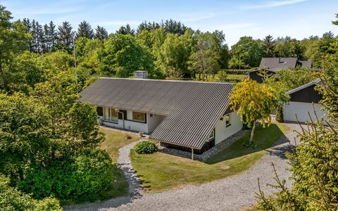 Sven - 250M to the Fjord: Meubilair, Interieur Ontwerp, Flooring, Verdieping, Plafond, Kamer, Stoel, Tafel, Appartement, Keuken En Eettafel