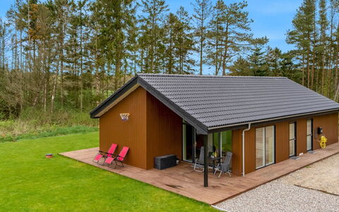 Herwarth - 2.3Km from the Sea: Dak, Huis, Deur, Verblijf, Schaduw, Siding, Werf, Landgoed, Backyard