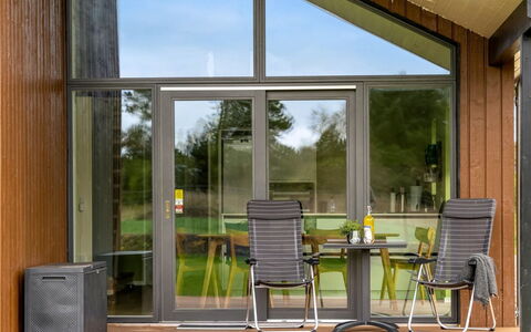 Herwarth - 2.3Km from the Sea: Dak, Huis, Deur, Verblijf, Schaduw, Siding, Werf, Landgoed, Backyard