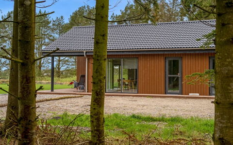 Herwarth - 2.3Km from the Sea: Dak, Huis, Deur, Verblijf, Schaduw, Siding, Werf, Landgoed, Backyard