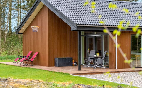Herwarth - 2.3Km from the Sea: Dak, Huis, Deur, Verblijf, Schaduw, Siding, Werf, Landgoed, Backyard