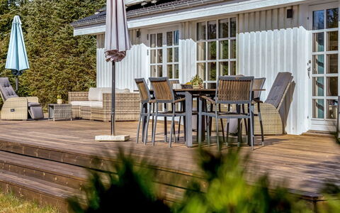 Toska - 3Km from the Sea: Hout, Buitenmeubels, Meubilair, Huis, Veranda, Dek, Verblijf, Buitentafel, Hardwood, Deur