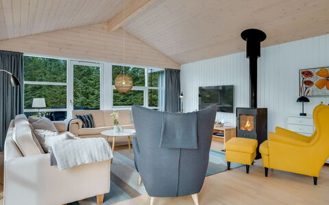 Toska - 3Km from the Sea: Meubilair, Interieur Ontwerp, Flooring, Hout, Verdieping, Bankstel, Woonkamer, Plafond, Kamer, Verlichting