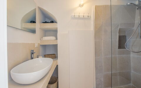 Casa Tosca: Badkamer, Flooring, Loodgieterswerkinrichting, Interieur Ontwerp, Muur, Verdieping, Wastafel In De Badkamer, Plafond, Kraan, Wastafel