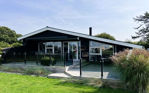 Carlene - 350M from the Sea: Dak, Huis, Huis, Verblijf, Veranda, Deur, Landgoed, Schaduw, Siding, Werf