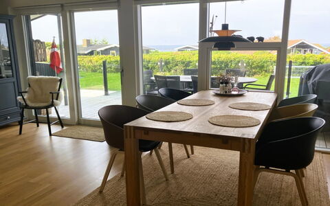 Carlene - 350M from the Sea: Meubilair, Flooring, Stoel, Interieur Ontwerp, Verdieping, Eetkamer, Tafel, Hout, Keuken En Eettafel, Houten Vloer