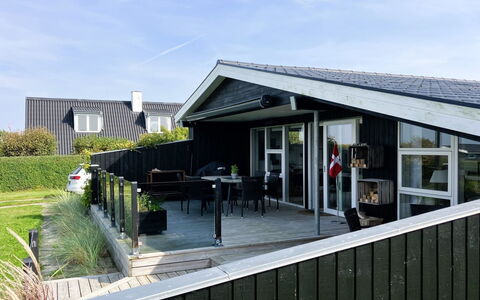 Carlene - 350M from the Sea: Dak, Huis, Schaduw, Buitenmeubels, Veranda, Dek, Stoel, Werf, Ontwerp, Gang