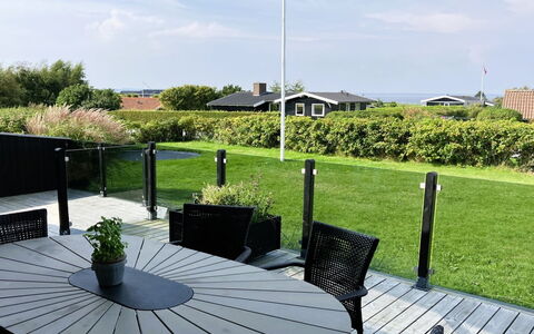Carlene - 350M from the Sea: Meubilair, Buitenmeubels, Buitentafel, Stoel, Schaduw, Veranda, Dek, Tuin, Patio, Gazon