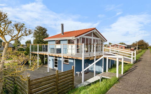 Engelbertine - 30M from the Sea: Huis, Dak, Huis, Verblijf, Struik, Groundcover, Landgoed, Boerderij, Siding, Garden Gebouwen