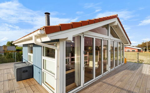 Engelbertine - 30M from the Sea: Huis, Dak, Huis, Verblijf, Struik, Groundcover, Landgoed, Boerderij, Siding, Garden Gebouwen