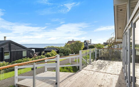 Engelbertine - 30M from the Sea: Huis, Dak, Huis, Verblijf, Struik, Groundcover, Landgoed, Boerderij, Siding, Garden Gebouwen