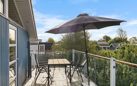 Engelbertine - 30M from the Sea: Huis, Dak, Huis, Verblijf, Struik, Groundcover, Landgoed, Boerderij, Siding, Garden Gebouwen