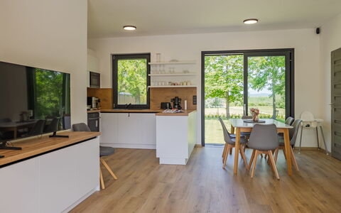 Daniel: Flooring, Huis, Plafond, Beits, Keuken En Eettafel, Hardwood, Houten Vloer, Stoel, Countertop, Keuken