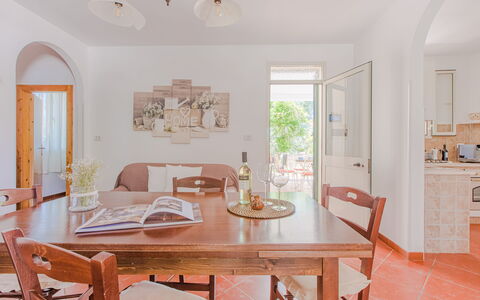 Trullo Poggio Con Piscina: Meubilair, Interieur Ontwerp, Flooring, Plafond, Verdieping, Tafel, Stoel, Keuken En Eettafel, Eetkamer, Kamer