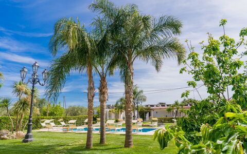 Ville Poggioreale: Woody Plant, Toevlucht, Schaduw, Landscaping, Zwembad, Tropen