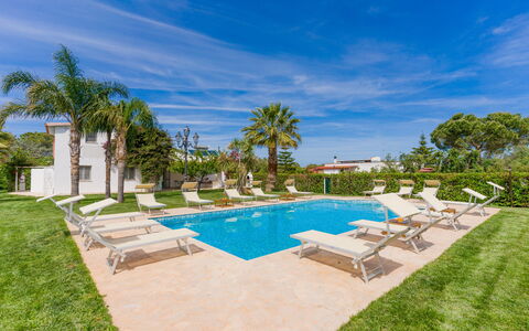 Ville Poggioreale: Blauw, Zwembad, Boom, Toevlucht, Landscaping, Eco Hotel, Landgoed, Tuin, Thermae