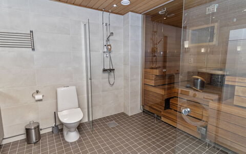 Ruka Chalets 2 Huoneisto 2405: Flooring, Verdieping, Loodgieterswerkinrichting, Interieur Ontwerp, Hout, Badkamer, Wastafel, Plafond, Loodgieter, Kraan