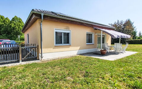 Habichtnest: Huis, Dak, Huis, Woongebied, Verblijf, Deur, Landgoed, Schaduw, Veranda, Werf