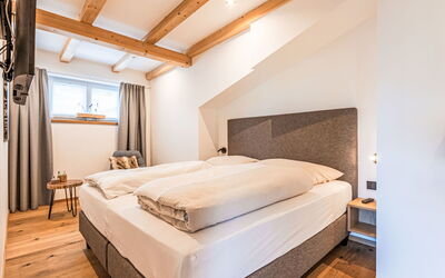Penthouse mit 2 Schlafzimmer 400.5: Slaapkamer, Huis, Bedding, Laken, Bed, Bed Frame, Hotel, Linens, Glacial Landform, Alpen