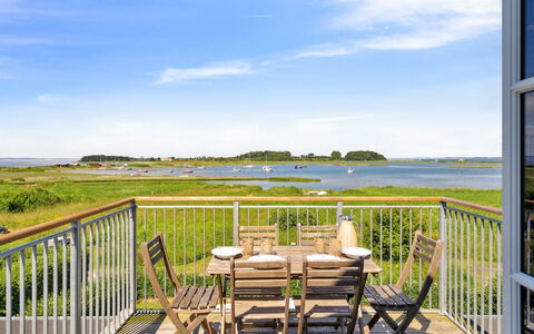 Devis - 75M from the Sea: Thatching, Verblijf, Huis, Dak, Huis, Boerderij, Hut, Landgoed, Dorp