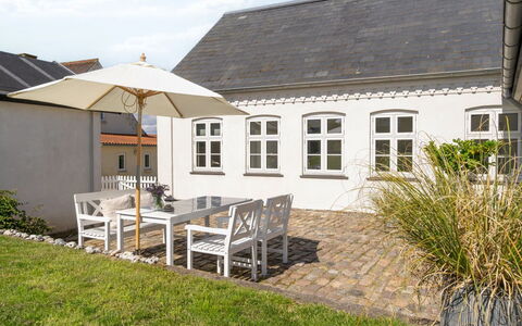 Devis - 75M from the Sea: Thatching, Verblijf, Huis, Dak, Huis, Boerderij, Hut, Landgoed, Dorp