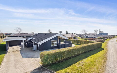 Annegret - 200M from the Sea: Landgoed, Schaduw, Oprit, Boerderij