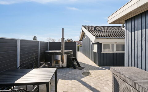 Annegret - 200M from the Sea: Landgoed, Schaduw, Oprit, Boerderij