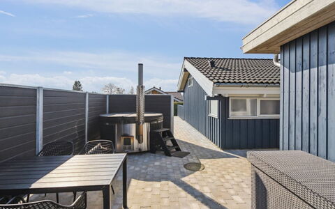 Annegret - 200M from the Sea: Landgoed, Schaduw, Oprit, Boerderij