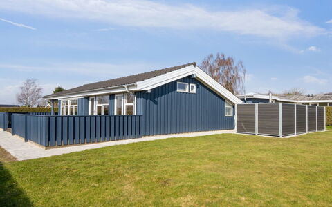 Annegret - 200M from the Sea: Landgoed, Schaduw, Oprit, Boerderij