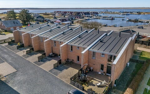 Gustav - 100M to the Fjord: Landgoed, Schaduw, Oprit, Boerderij