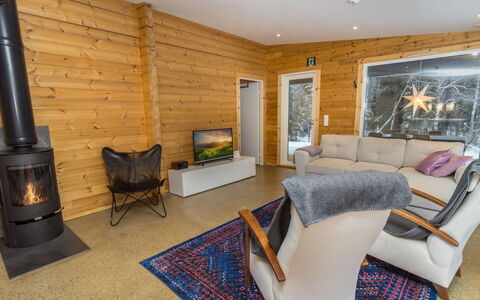 Villa Tuisku: Hout, Flooring, Interieur Ontwerp, Meubilair, Verdieping, Houten Vloer, Huis, Plafond, Woonkamer, Bankstel
