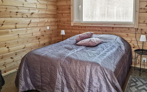 Villa Tuisku: Hout, Verdieping, Flooring, Hardwood, Beits, Houten Vloer, Plafond, Slaapkamer, Plank, Bed