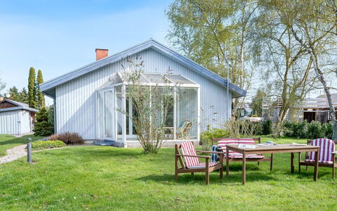 Hane - 750M from the Sea: Hout, Dak, Huis, Huis, Architectuur, Siding, Land Lot, Verblijf, Schuur, Garden Gebouwen