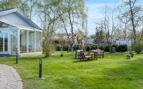 Hane - 750M from the Sea: Hout, Dak, Huis, Huis, Architectuur, Siding, Land Lot, Verblijf, Schuur, Garden Gebouwen
