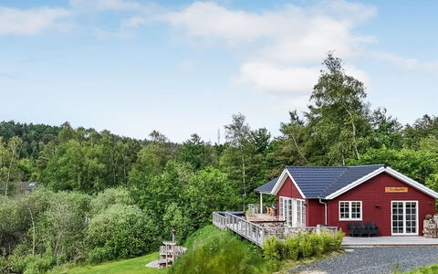Blek - 2.8Km from the Sea: Hout, Huis, Veranda, Dek, Hardwood, Dak, Beits, Houten Vloer, Eco Hotel
