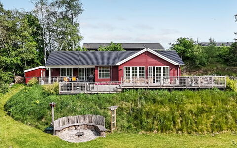 Blek - 2.8Km from the Sea: Hout, Huis, Veranda, Dek, Hardwood, Dak, Beits, Houten Vloer, Eco Hotel