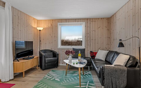 Annukka - 500M from the Sea: Dak, Huis, Huis, Verblijf, Deur, Siding, Dek, Veranda, Plank, Hardwood