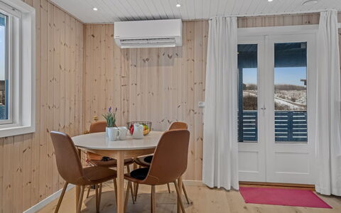 Annukka - 500M from the Sea: Dak, Huis, Huis, Verblijf, Deur, Siding, Dek, Veranda, Plank, Hardwood
